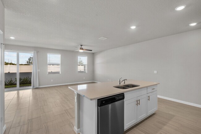 Foto del edificio - 5622 SE Edgewater Cir