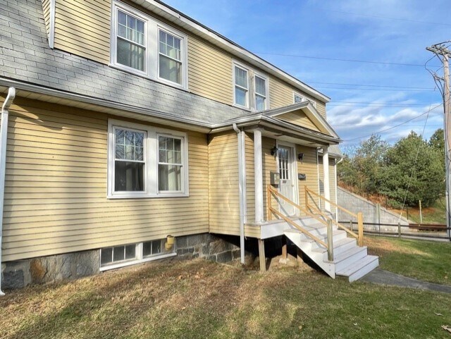 Building Photo - 555 North St