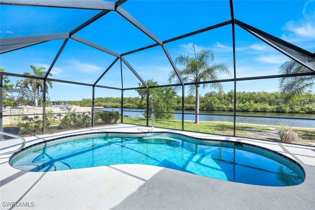 Foto principal - 4950 Esplanade St