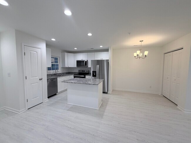 Building Photo - 179 Charter Dr