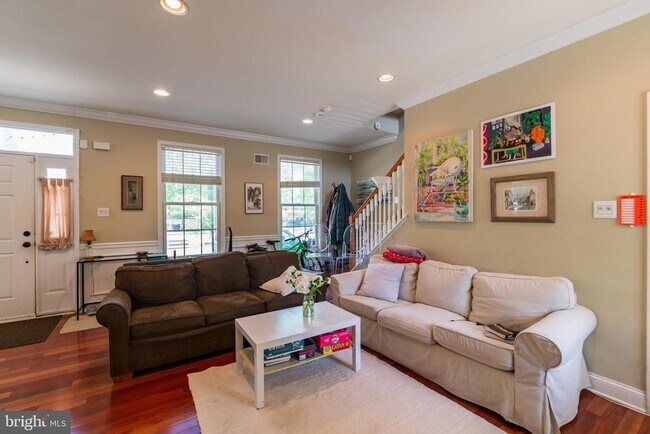 Building Photo - 2423 Grays Ferry Ave