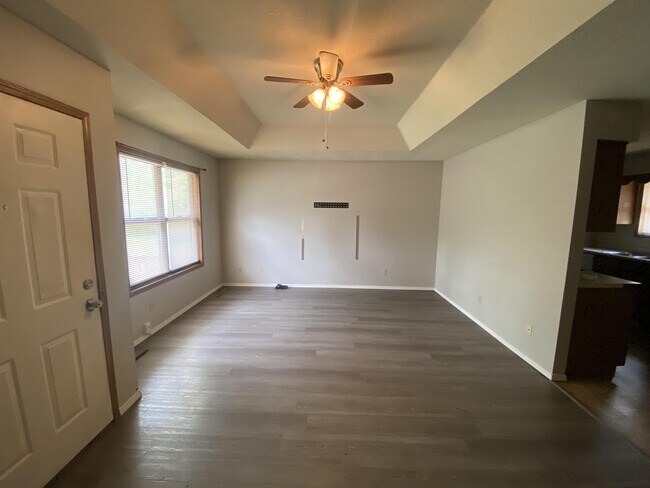 Building Photo - 1547 N Colgate Ave