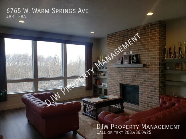 Foto del edificio - Stunning Boise Home, With Path Down To The...