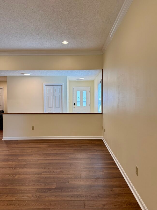 Building Photo - 133 Brandeis Ln