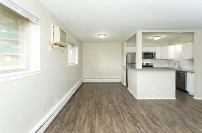 Foto del edificio - 23700 W Warren Ave