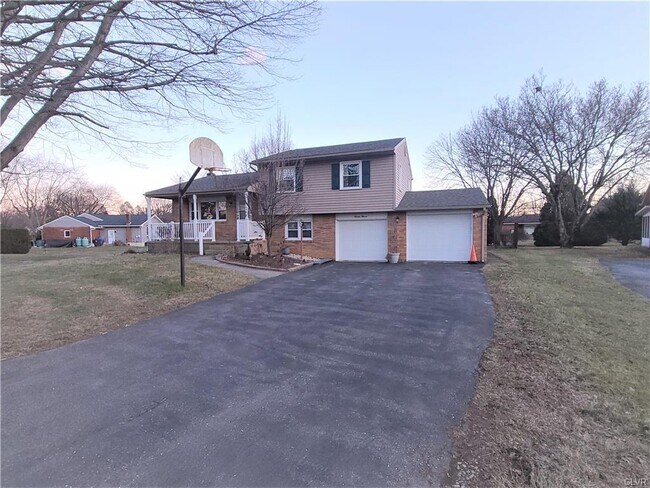 Building Photo - 1611 Chippendale Cir