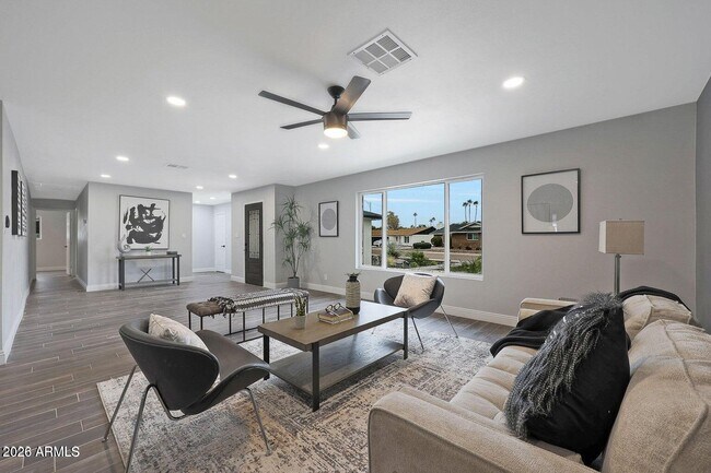 Foto del edificio - 8444 E Bonita Dr