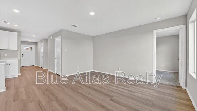 Foto del edificio - 7740 Royal Fern Dr