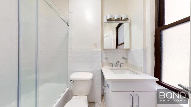 Foto del edificio - 140 E 46th St