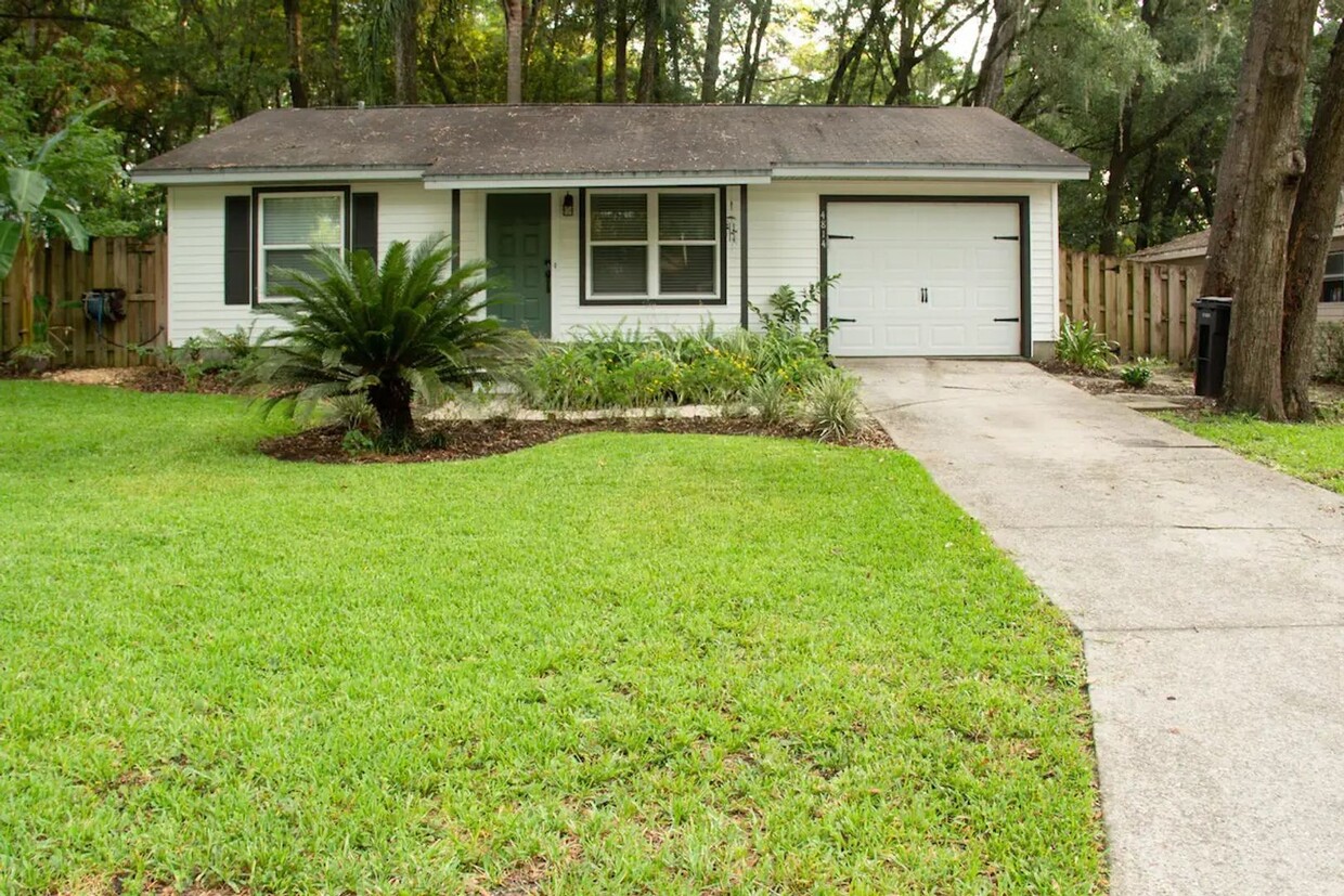 Cozy 2/2 nestled in the Kanapaha Botanica... - Cozy 2/2 nestled  in the Kanapaha Botanica...