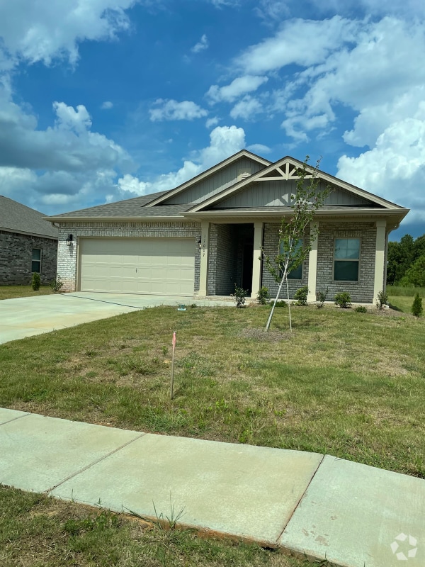 Building Photo - 17007 Carriage Station Dr