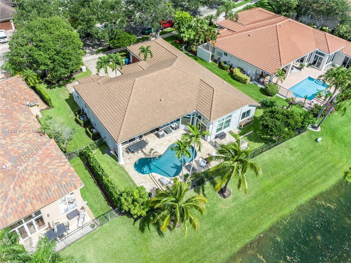 Foto principal - 2708 Meadowood Dr
