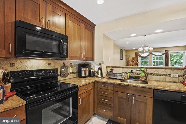 Building Photo - 6586 Skylemar Trail