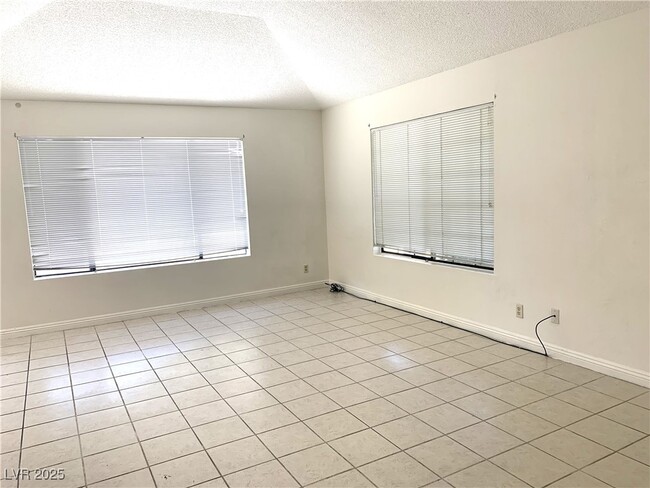 Building Photo - 1822 Avacado Ct