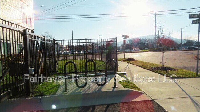 Foto del edificio - 1978 Mitchell Ave