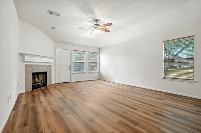 Foto del edificio - 14602 Windwood Park Ln