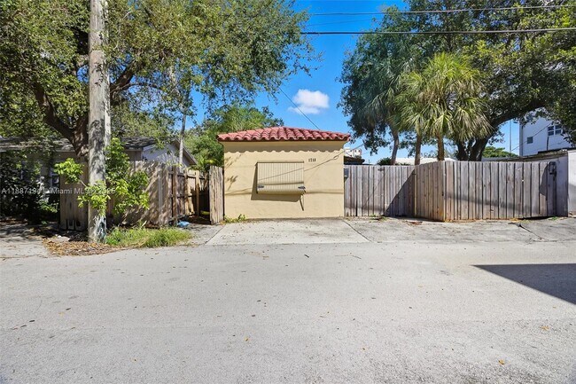 Foto del edificio - 1718 Pierce St