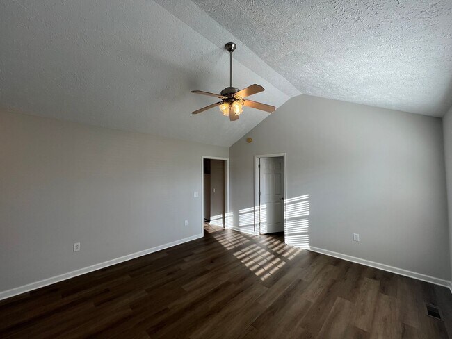 Foto del edificio - 3 Bedroom 2 Bath - Fenced-in Backyard in Christiana! Available Now!