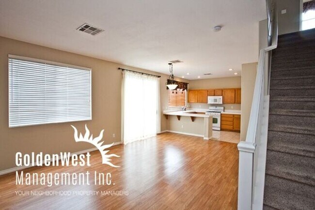 Building Photo - Lovely 3Bdm, 2.5 Ba Home in the Heart of S...
