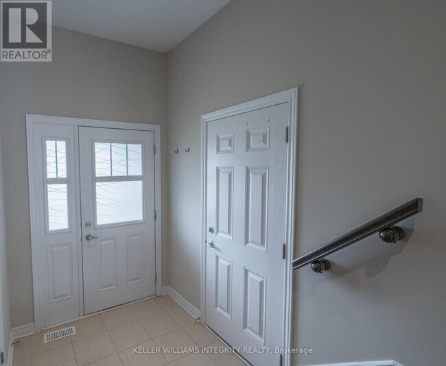 Building Photo - 71 Fallengale Cres