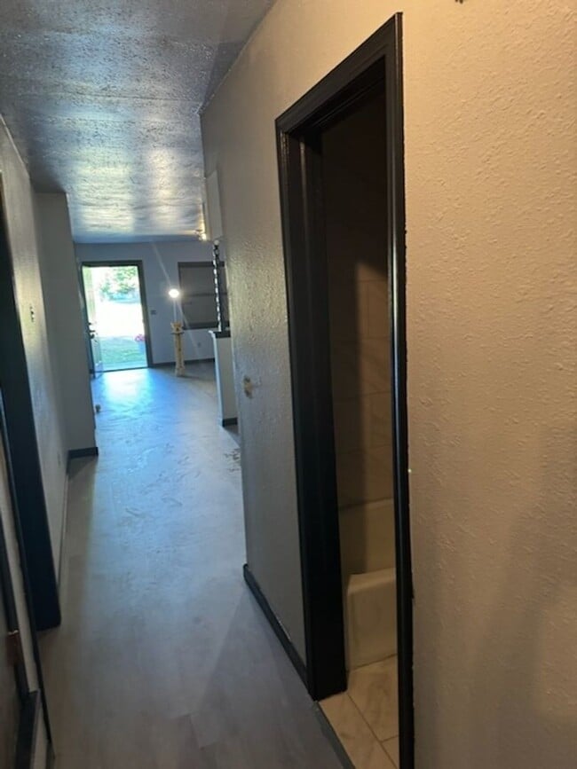 Building Photo - 816 S 2nd St