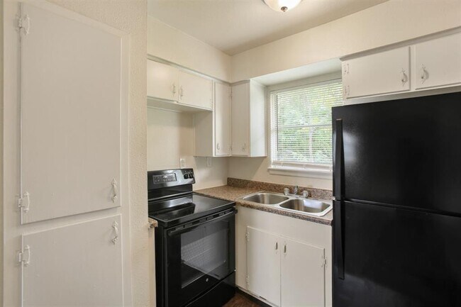 Foto del edificio - 5415 3 Rd St