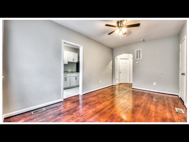 Foto del edificio - 3704 W Franklin St