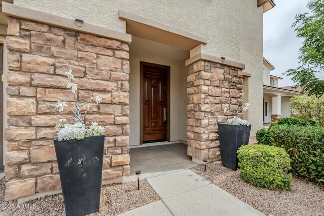 Building Photo - 2744 E Donato Dr