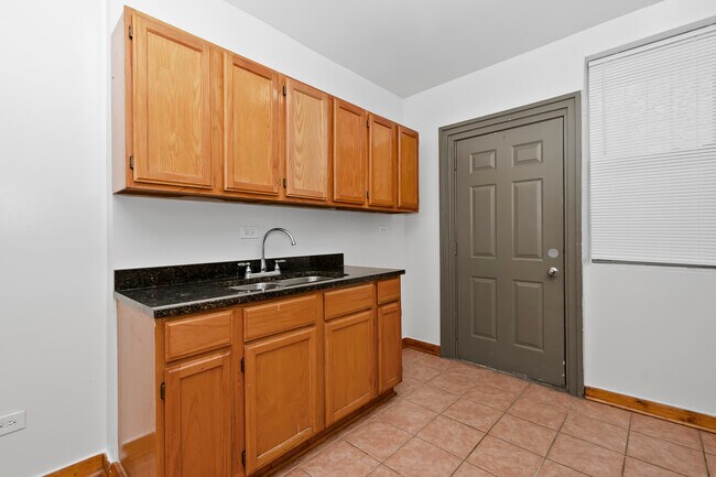 Building Photo - 3009 W 61st St