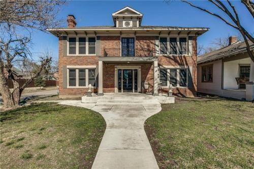 Building Photo - 5901 Belmont Ave