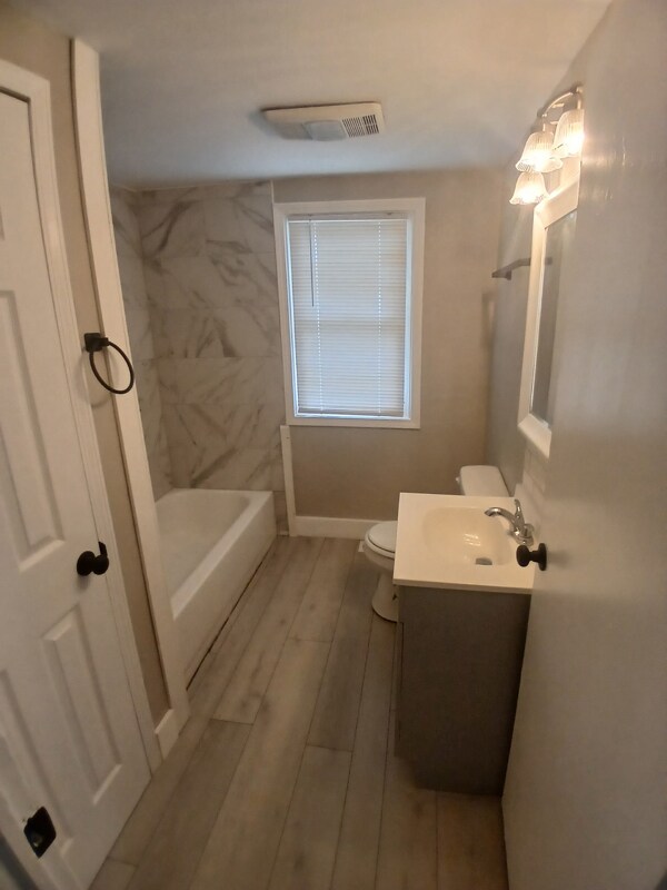 Foto principal - 2301 N Rosewood Ave