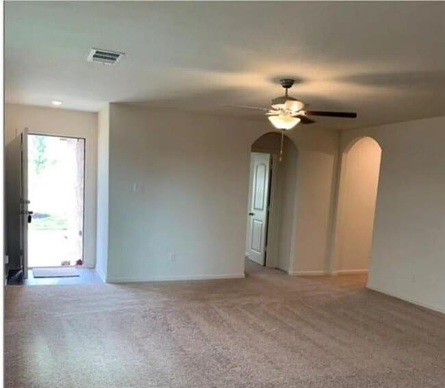 Building Photo - 213 Cres Park Dr