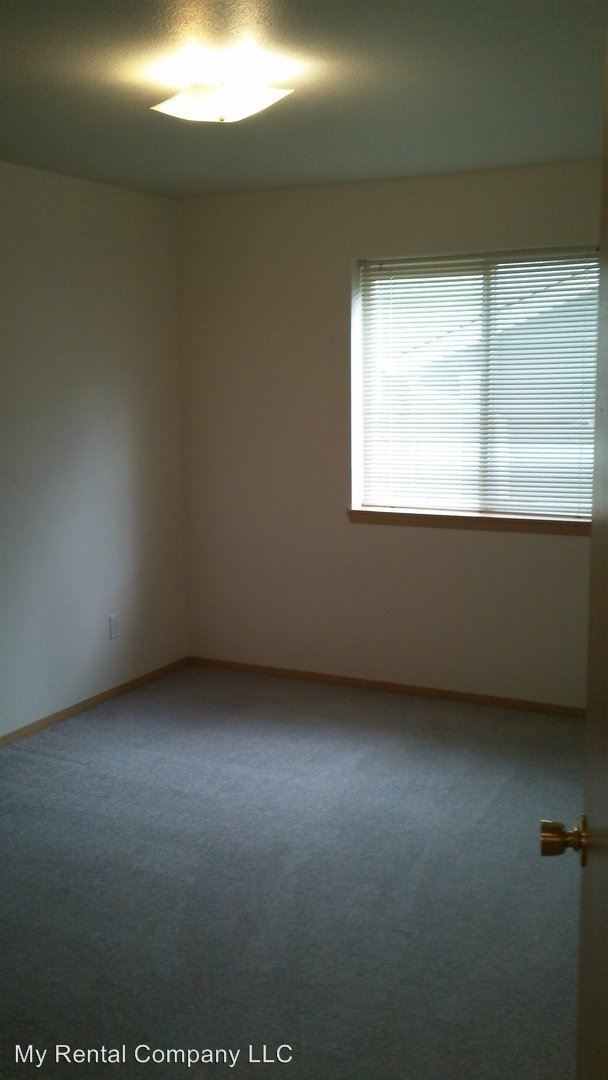 Building Photo - 535 Shoemaker Pl