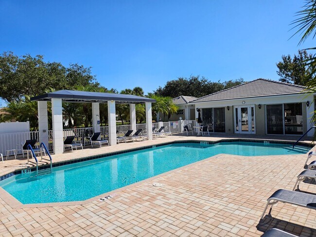 Building Photo - Annual Single Family Home Located in the Patios of St Andrews Park at Plantation!