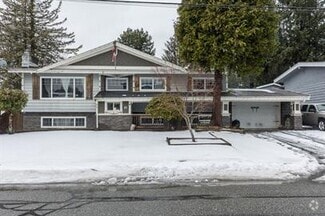Building Photo - 2088 Majestic Crescent