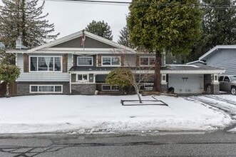 Building Photo - 2088 Majestic Crescent
