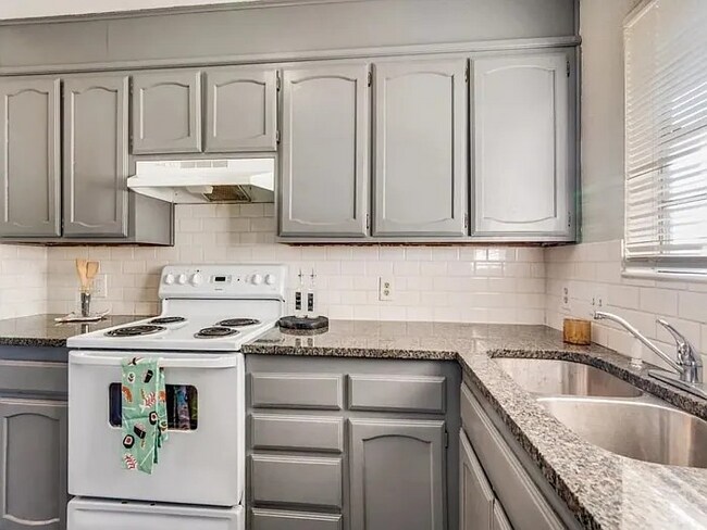 Foto del edificio - 7500 Chapin Rd