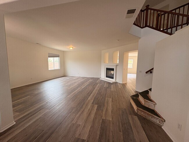 Building Photo - Beautiful 5-Bed, 4-Bath Home with Fireplac...