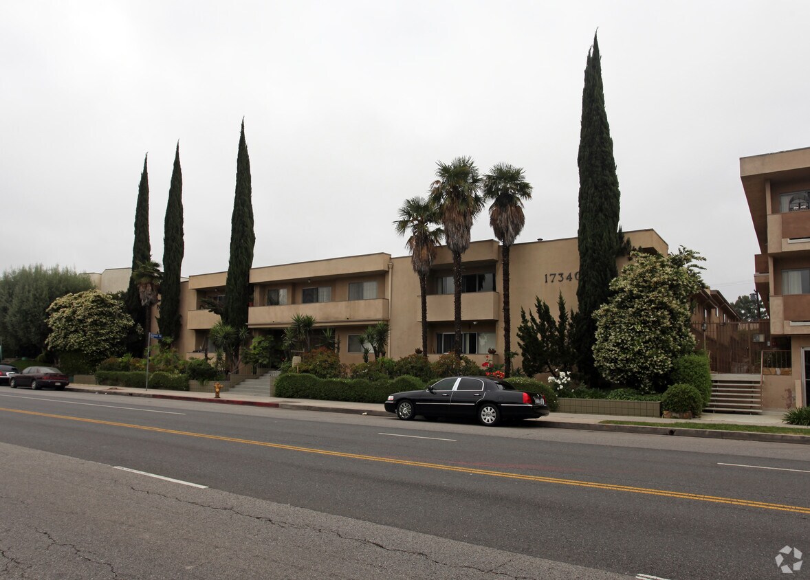 Primary Photo - 17340 Burbank Blvd