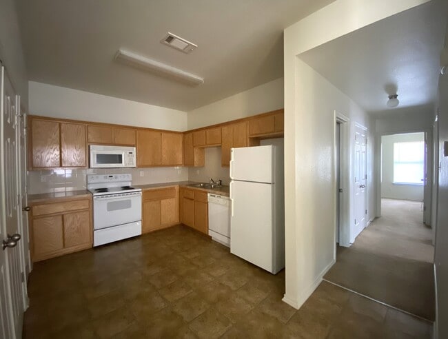 Building Photo - 2802 Ashley Dr