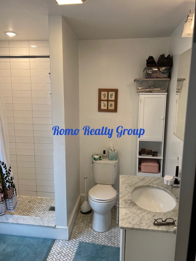 Building Photo - 45 Carlton St