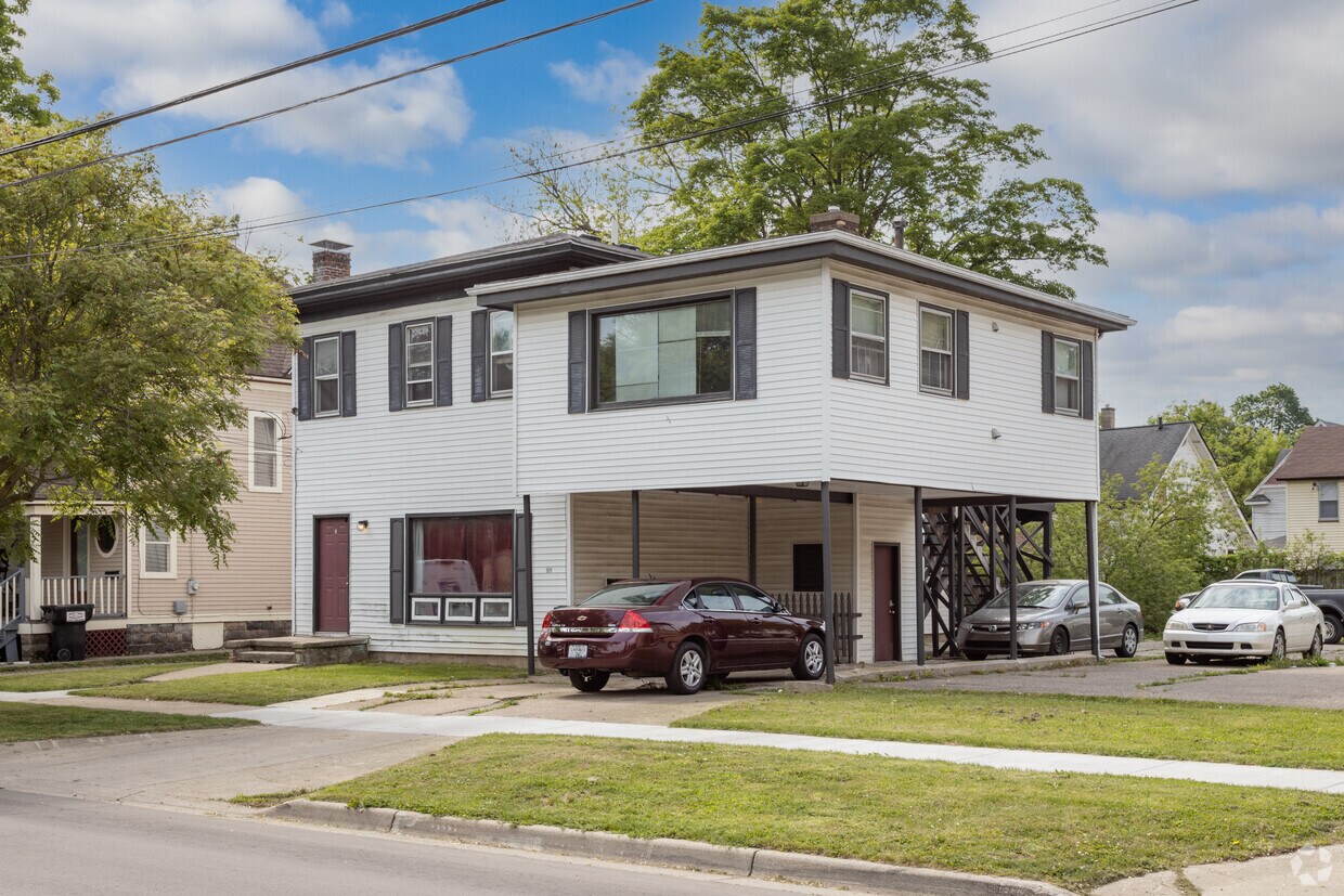 Primary Photo - 819 W Cedar St