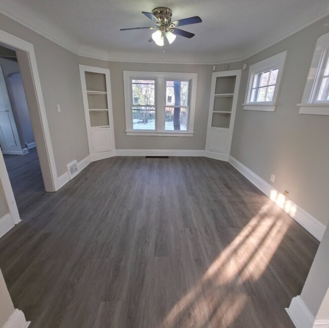 Foto del edificio - Single Family Home 3 beds 2 bath Available Now!