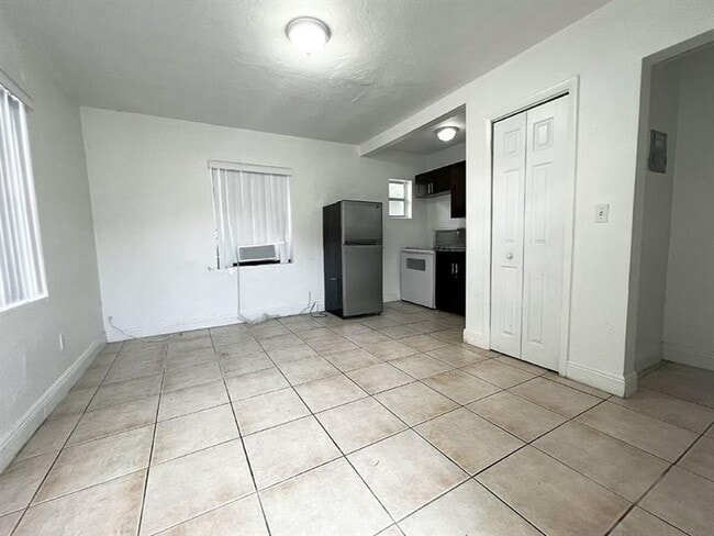 Foto del edificio - 1239 NE 110th St