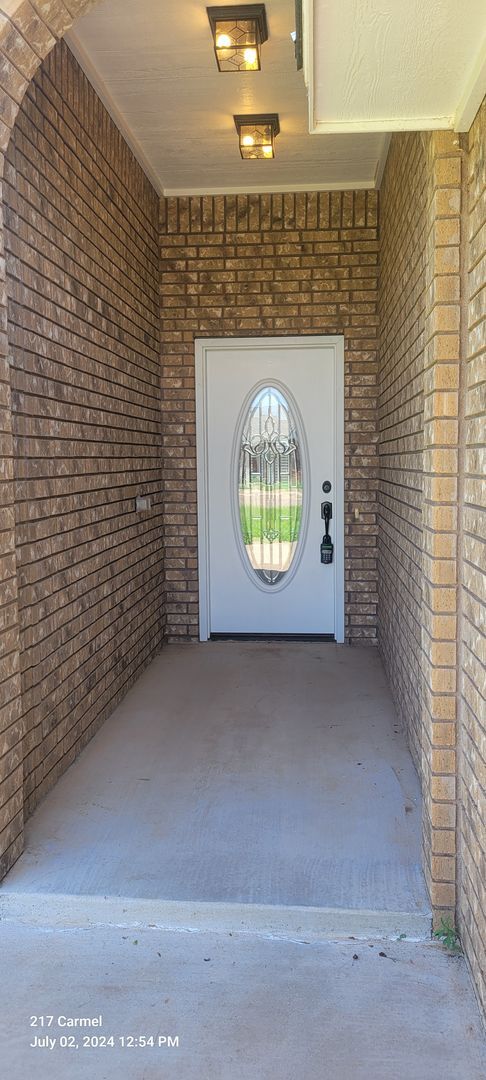 Foto del edificio - IMPRESSIVE LARGE HOME IN NORTHEAST CLOVIS