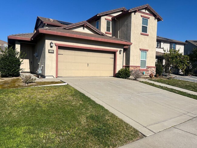 Foto del edificio - 4 Bedroom 2, Bath, 2900 sqft. w/t Separate 1 Bedroom 1 Bath Guest Quarters for Lease.