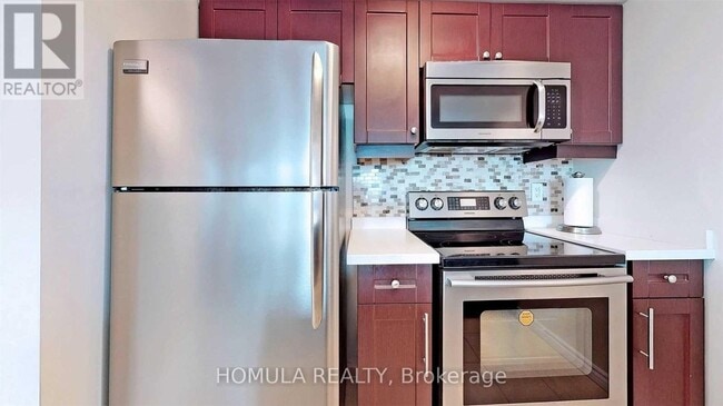 Building Photo - 10 Yonge St