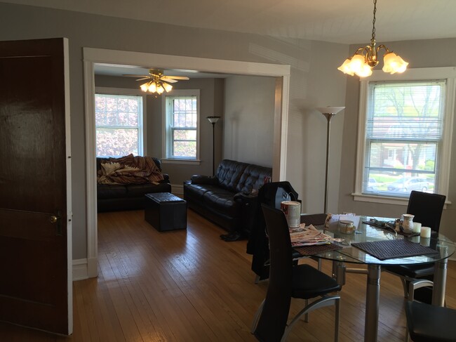 Foto del edificio - 421 Hannah Avenue
