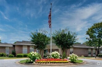 Building Photo - 425 Mount Vernon Hwy NE