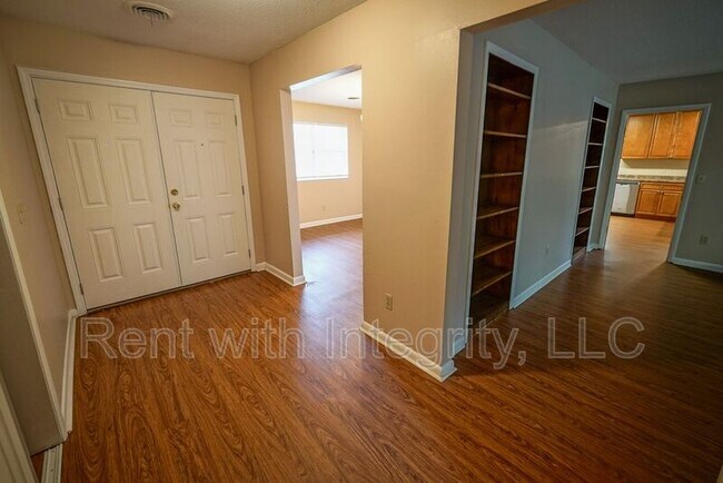 Building Photo - 410 Gaither Dr